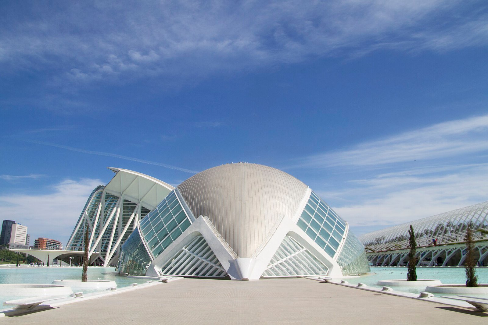 Photographing Valencia: White Concrete, a Dry River and a Beach