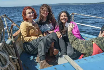 Friends Trip photoshoot by Santiago D