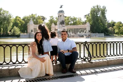 Family photoshoot in Madrid by Claudia C
