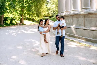 Family photoshoot in Madrid by Claudia C