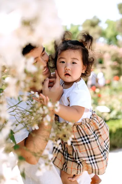 Family photoshoot in Madrid by Claudia C