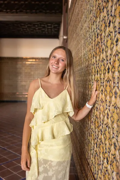 Solo Portrait photoshoot in Seville by Dau S