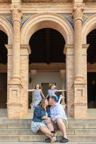 Family photoshoot in Seville by Dau S