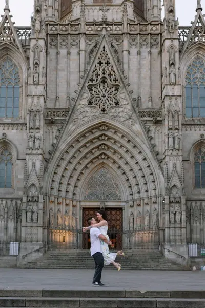 Engagement photoshoot in Barcelona by Alejandro C