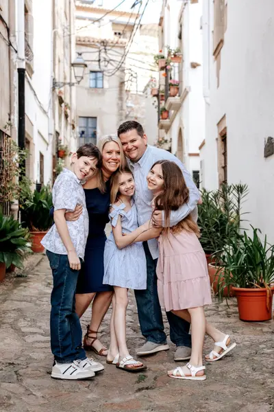 Family photoshoot in Costa Brava by Evgenia G