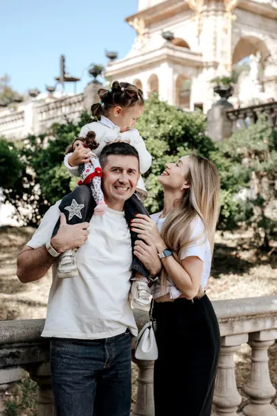 Family photoshoot in Barcelona by Evgenia G