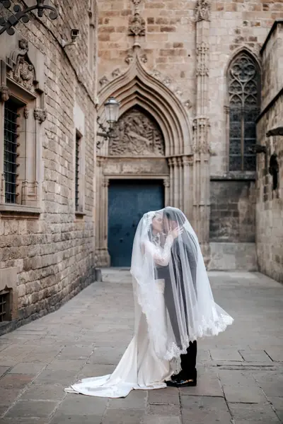 Elopement photoshoot in Barcelona by Evgenia G