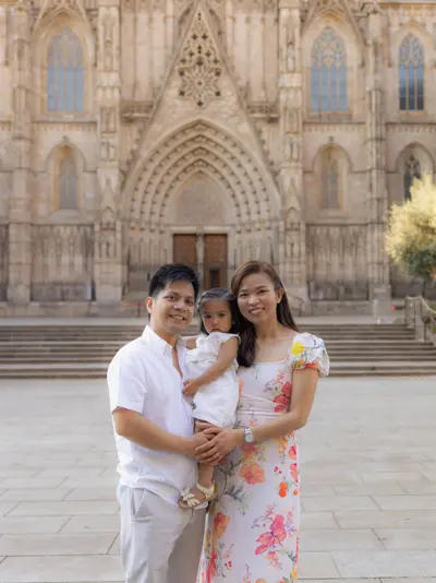 Family photoshoot in Barcelona by Nina B