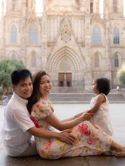 Family photoshoot in Barcelona by Nina B