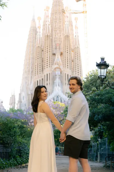 Engagement photoshoot in Barcelona by Nina B