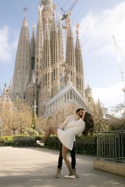 Couples photoshoot in Barcelona by Nina B
