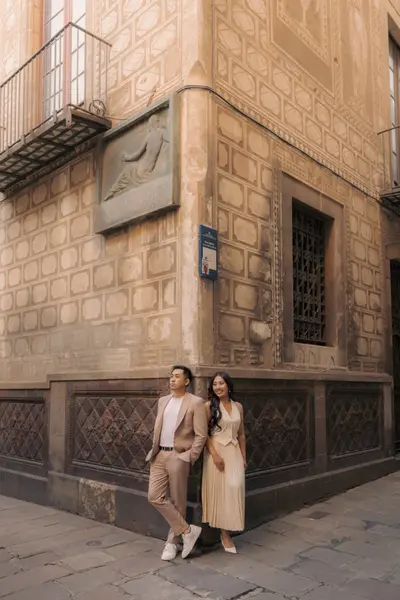 Elopement photoshoot in Barcelona by Nina B