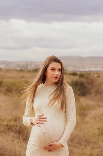 Maternity photoshoot in Alicante by Lorena M