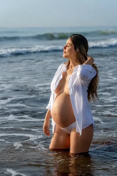 Maternity photoshoot in Alicante by Lorena M