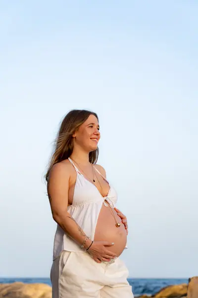 Maternity photoshoot in Alicante by Lorena M