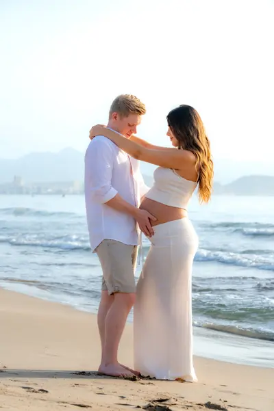 Maternity photoshoot in Alicante by Lorena M