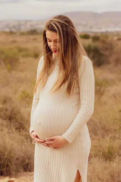 Maternity photoshoot in Alicante by Lorena M