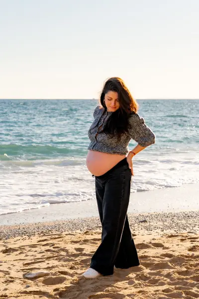 Maternity photoshoot in Alicante by Lorena M