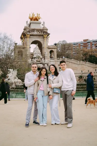 Family photoshoot in Barcelona by Asia V