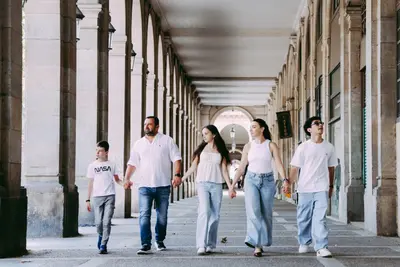 Family photoshoot in Barcelona by Asia V
