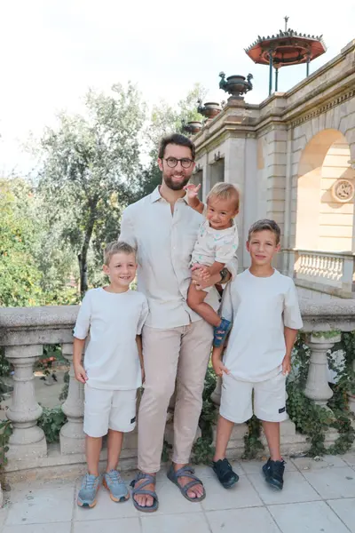 Family photoshoot in Barcelona by Asia V