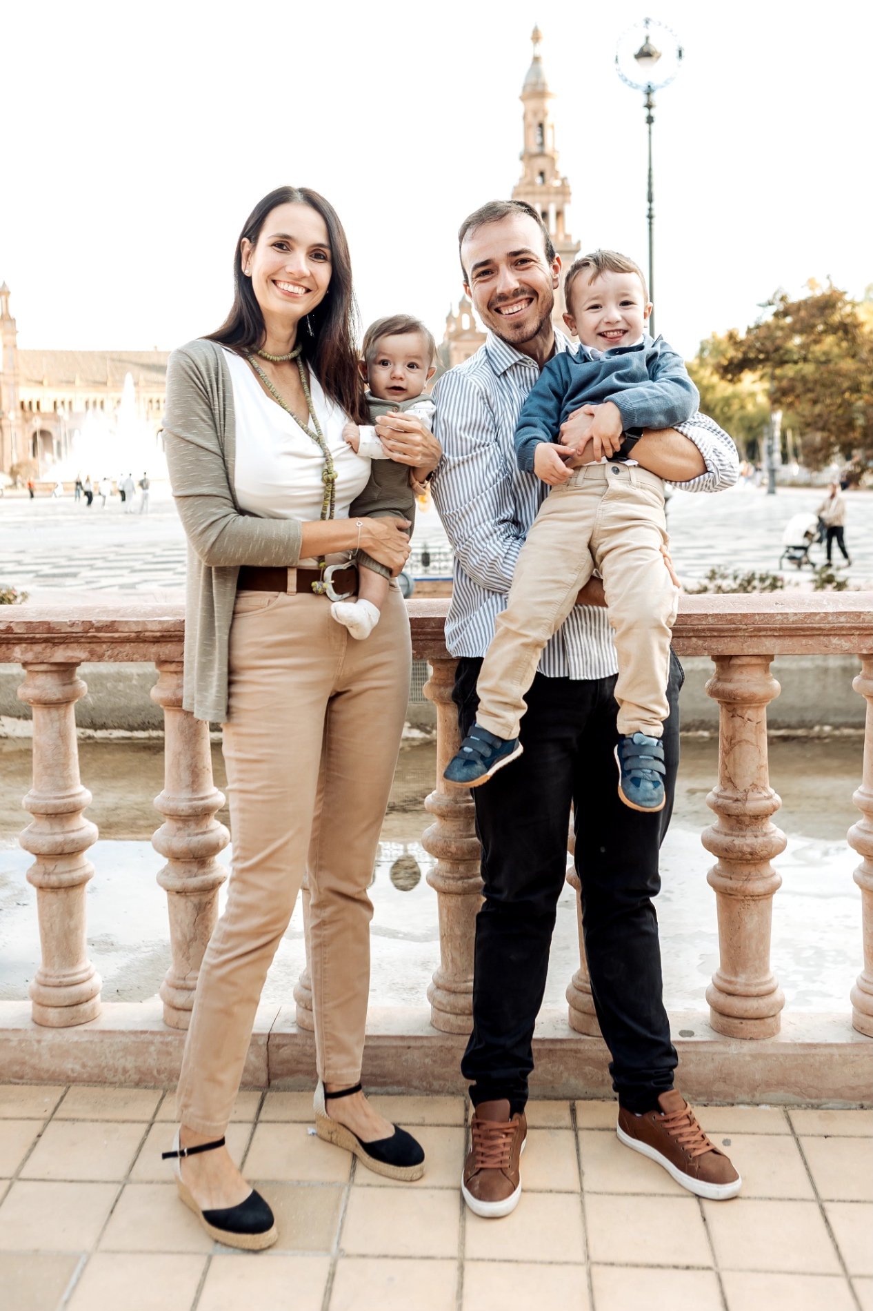 A Multi-Generation Family Photoshoot in Spain: the Trip Worth Photographing — photo by Lucia M.