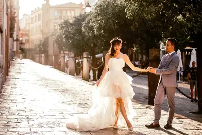 Anniversary photoshoot in Seville by Lucia M
