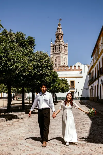 Anniversary photoshoot in Seville by Lucia M