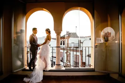 Anniversary photoshoot in Seville by Lucia M