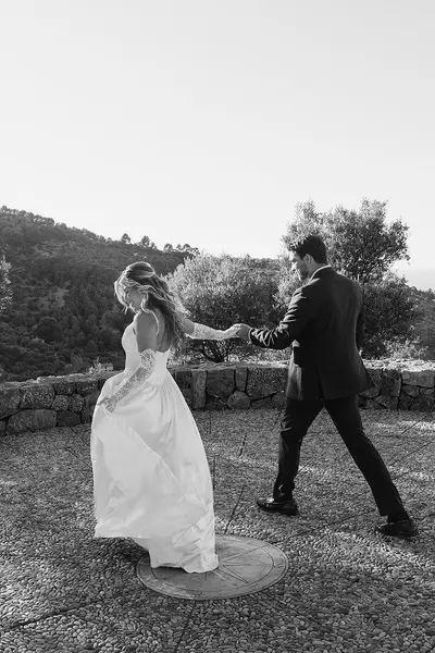 Elopement photoshoot in Mallorca by Aimee K