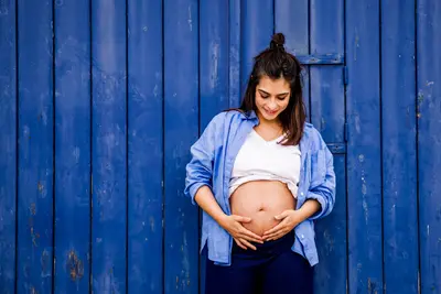 Maternity photoshoot in Costa Brava by Andreu D