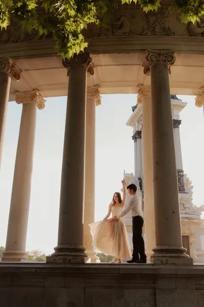 Engagement photoshoot in Madrid by Leyre C