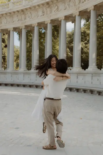 Engagement photoshoot in Madrid by Leyre C