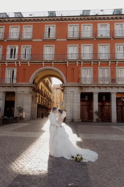 Elopement photoshoot in Madrid by Leyre C