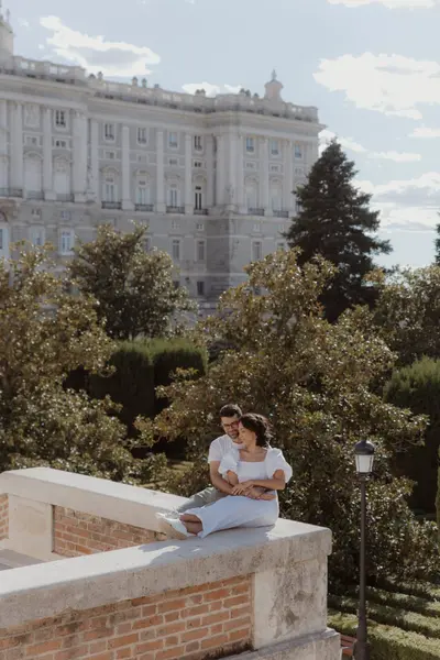 Engagement photoshoot in Madrid by Leyre C