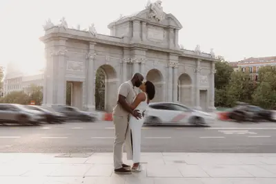 Couples photoshoot in Madrid by Leyre C