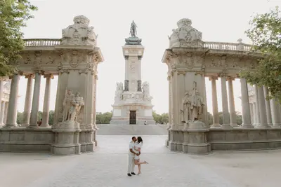 Engagement photoshoot in Madrid by Leyre C