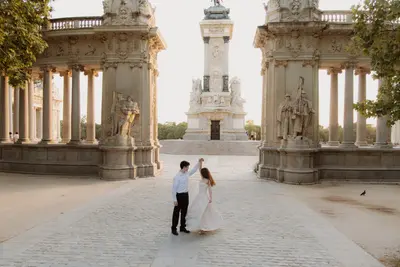 Engagement photoshoot in Madrid by Leyre C