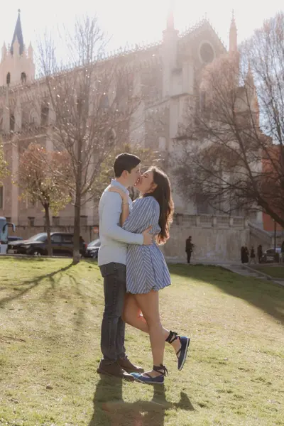 Engagement photoshoot in Madrid by Leyre C