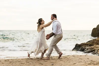 Elopement photoshoot in Sitges by Jordi I