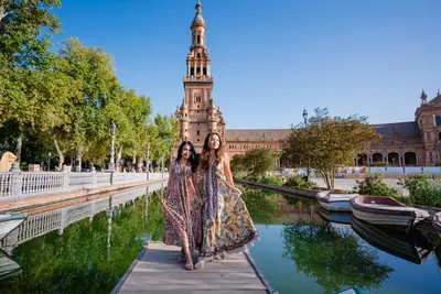 Friends Trip photoshoot in Seville by Moises G