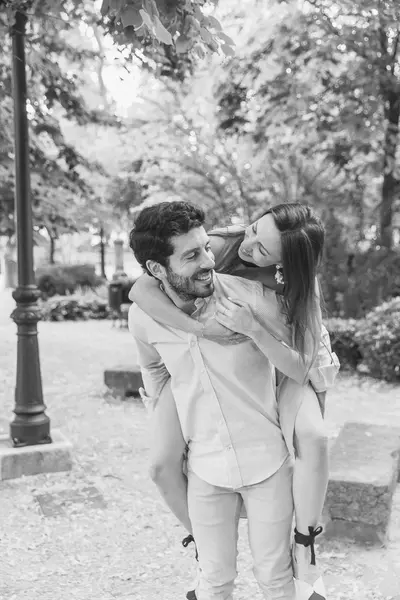 Couples photoshoot in Seville by Juanma M