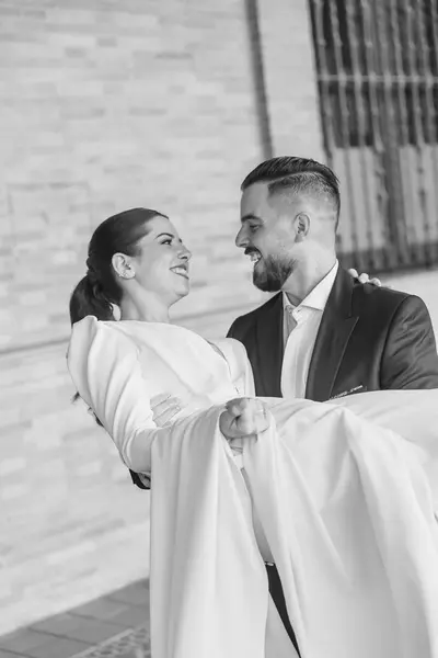 Elopement photoshoot in Seville by Juanma M